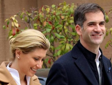 Έτοιμοι να ενωθούν «εις σάρκαν μία» Σ.Κοσιώνη-Κώστας Μπακογιάννης - Το δώρο της Ντόρας στη νύφη (βίντεο)